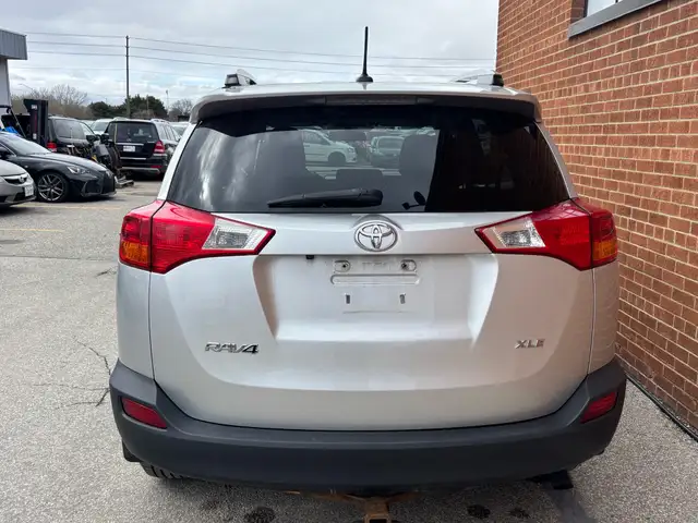 2014 Toyota RAV4 FWD 4dr XLE - Photo 5