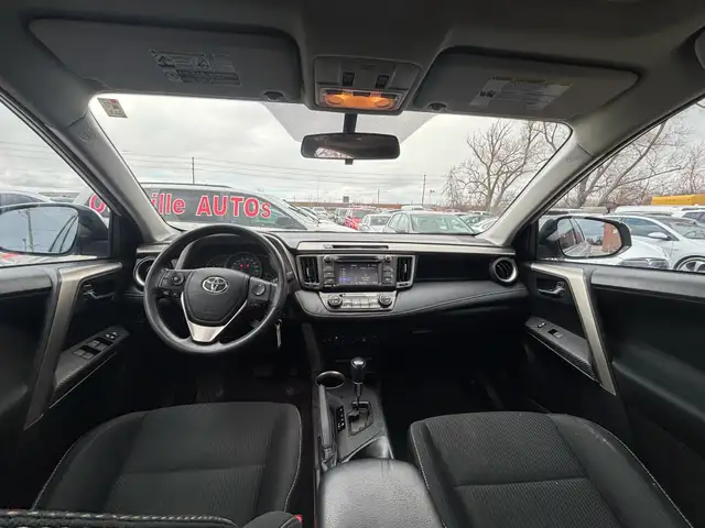 2014 Toyota RAV4 FWD 4dr XLE - Photo 11