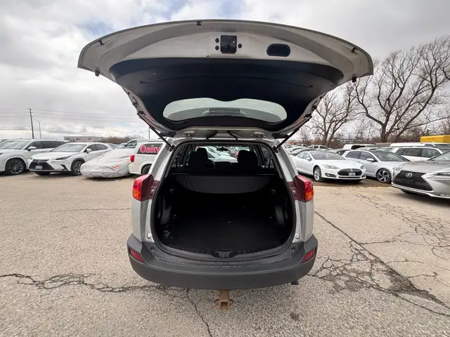 2014 Toyota RAV4 FWD 4dr XLE - Photo 28