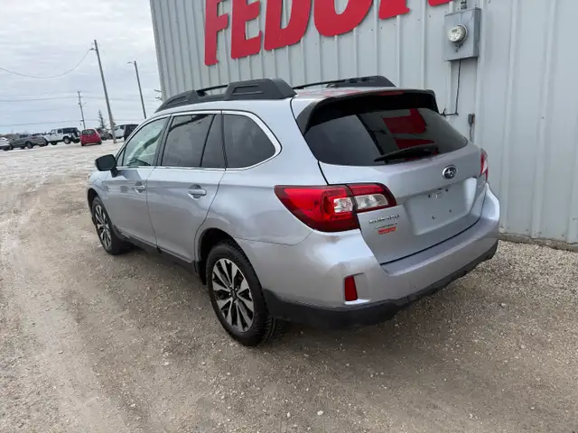 2016 Subaru Outback 2.5i Limited - Photo 2