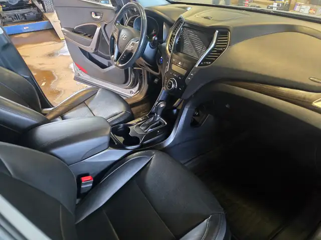 2016 Hyundai Santa FeLuxury | Local | Leather - Photo 11