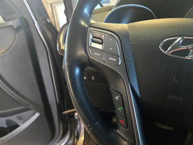 2016 Hyundai Santa FeLuxury | Local | Leather - Photo 12
