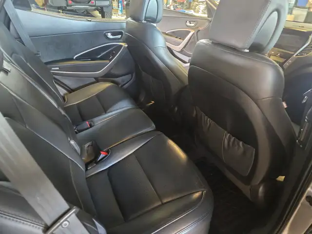 2016 Hyundai Santa FeLuxury | Local | Leather - Photo 17