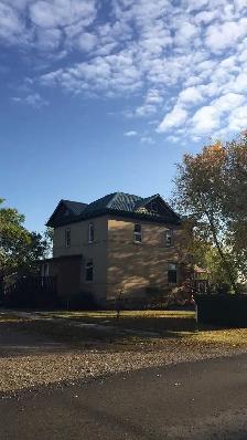 Beautiful character home in Elkhorn - Photo 2