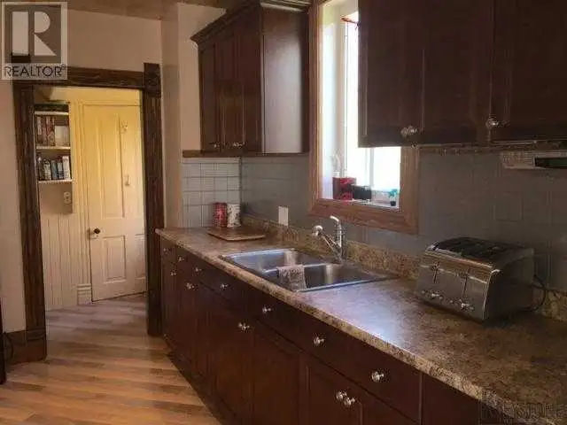 Beautiful character home in Elkhorn - Photo 3