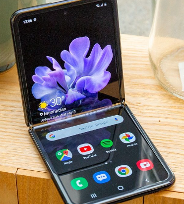 Unlocked Samsung Z Flip 6 (256 GB) $689