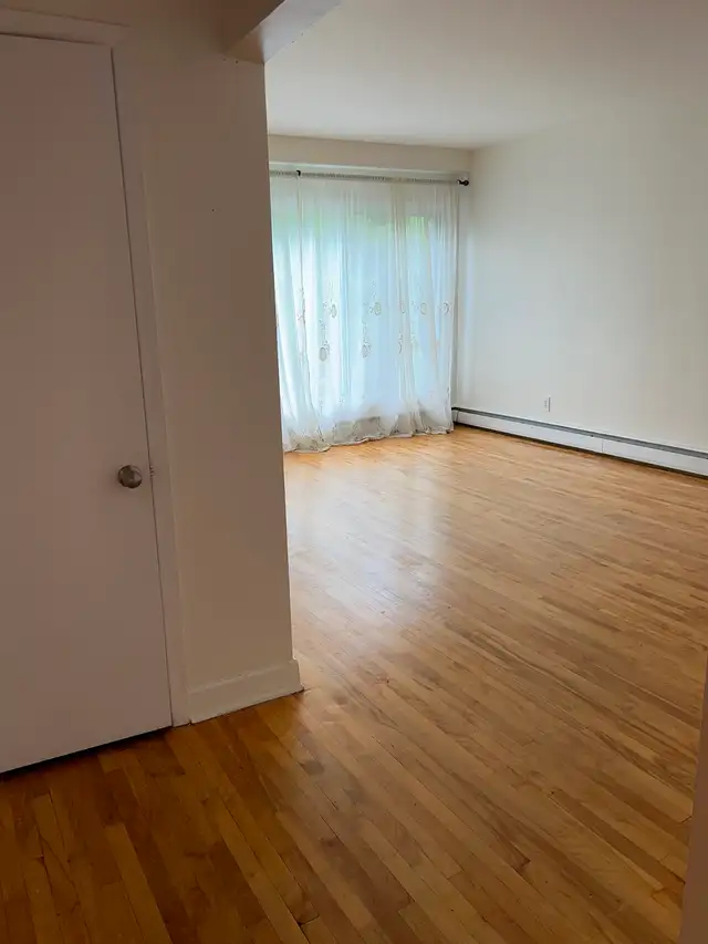 5 1/2 upper duplex apartment (1675$) - Photo 2