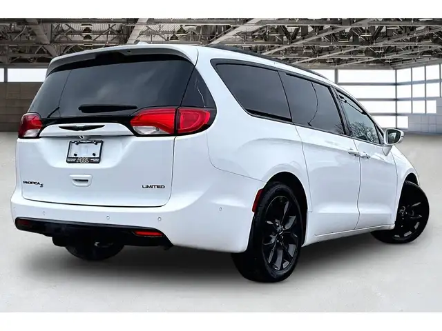 2019 Chrysler Pacifica Limited S App 8Seat | Theatre Group | AS - Photo 2