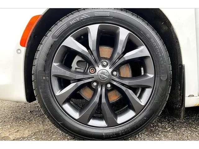 2019 Chrysler Pacifica Limited S App 8Seat | Theatre Group | AS - Photo 8