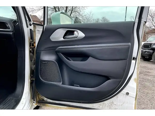 2019 Chrysler Pacifica Limited S App 8Seat | Theatre Group | AS - Photo 19