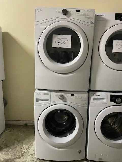 Laveuse sécheuse frontales blanches Whirlpool ( remis a neuf )