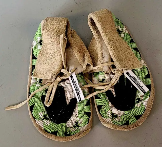 Sz 10 Beaded Mocasins (30983198)
