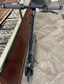 Like New 5th Wheel v40pro 800watt Electric Scooter /w Charger - Photo 2