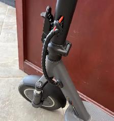 Like New 5th Wheel v40pro 800watt Electric Scooter /w Charger - Photo 5