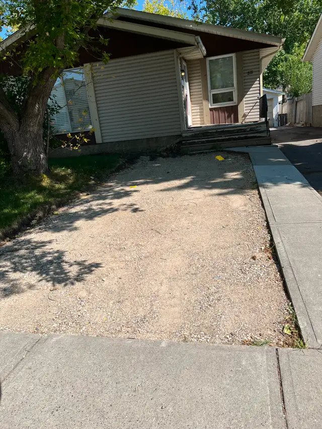 Abbeydale 2 bedroom bsmt legal suite ,sep entrance, $1080/ 40%ut - Photo 7