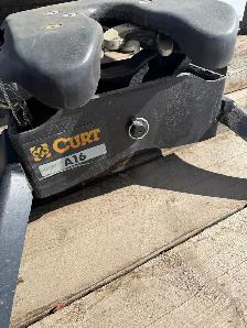 Like New 5th Wheel Curt Hitch