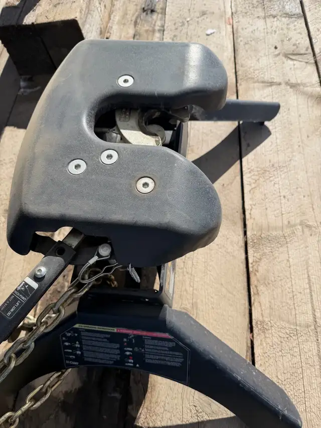 Like New 5th Wheel Curt Hitch - Photo 2