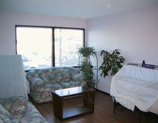 Abbeydale main floor 3 bedrm,sep entrance $1350/m 60% UT - Photo 2