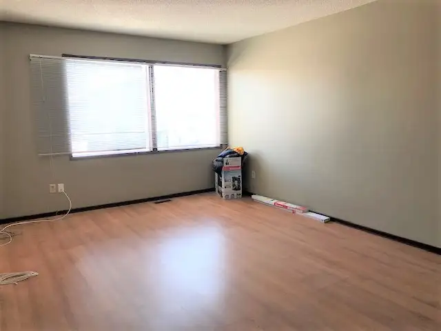 Abbeydale main floor 3 bedrm,sep entrance $1350/m 60% UT - Photo 5
