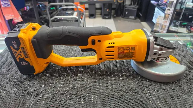 DEWALT 20V MAX Cordless 4-1/2-inch to 5-inch Grinder - Photo 2