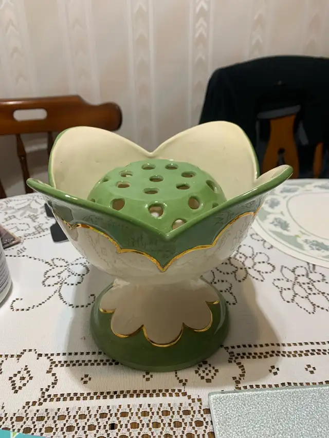 Vintage Royal Canada Flower Frog Vase-Pedestal - Photo 4