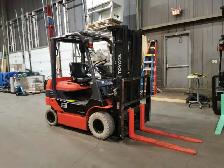 Toyota 5500lbs electric forklift reach 14.7 feet - Photo 4