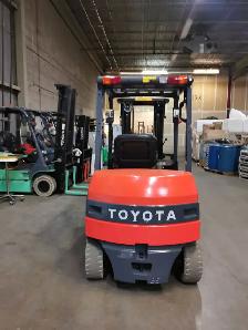 Toyota 5500lbs electric forklift reach 14.7 feet - Photo 9