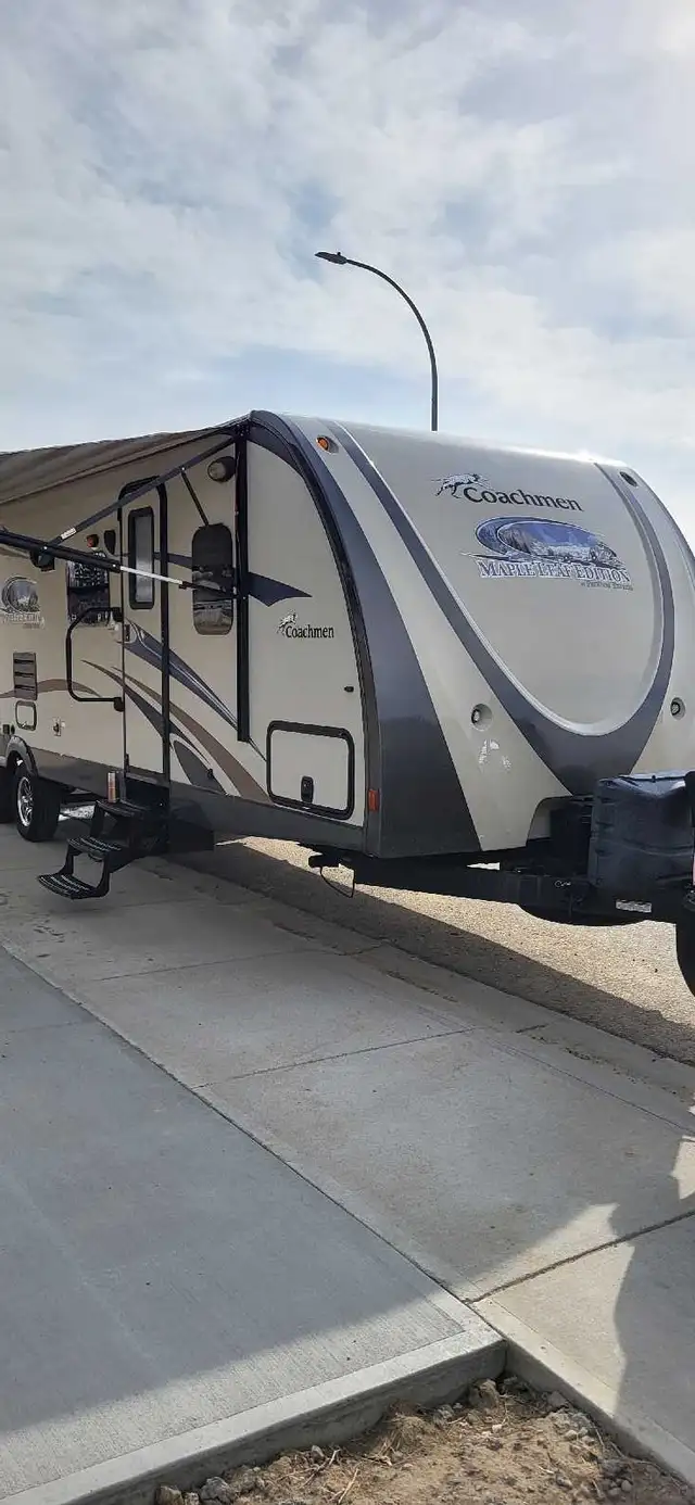 Coachmen freedom express travel trailer