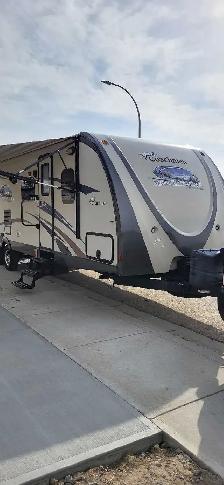 Coachmen freedom express travel trailer