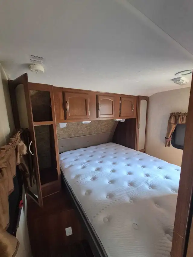 Coachmen freedom express travel trailer - Photo 4