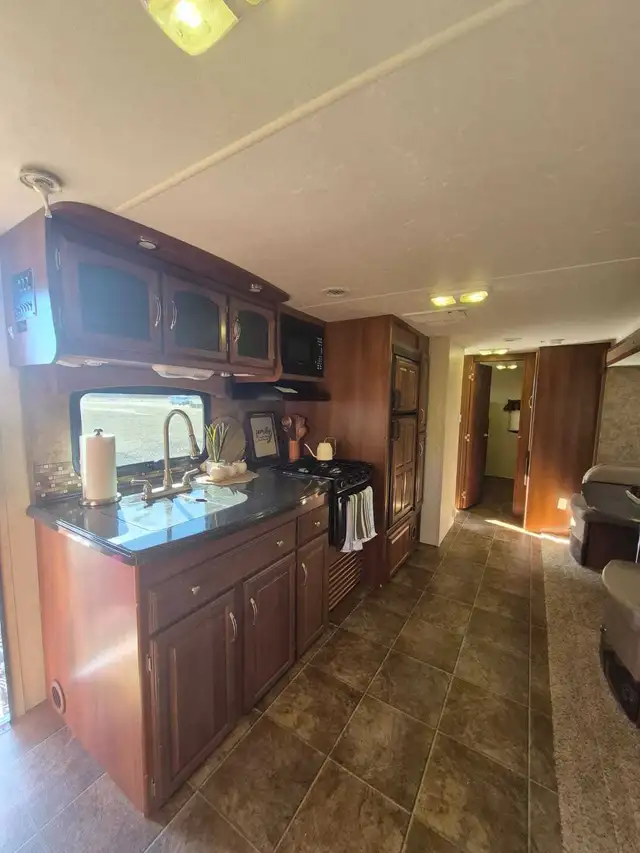 Coachmen freedom express travel trailer - Photo 6