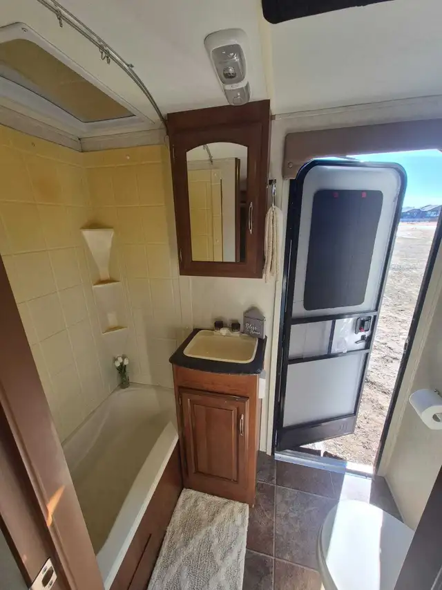 Coachmen freedom express travel trailer - Photo 7