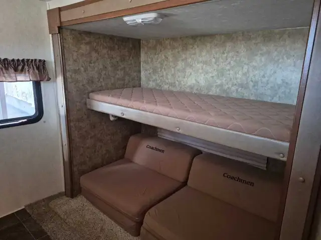 Coachmen freedom express travel trailer - Photo 8