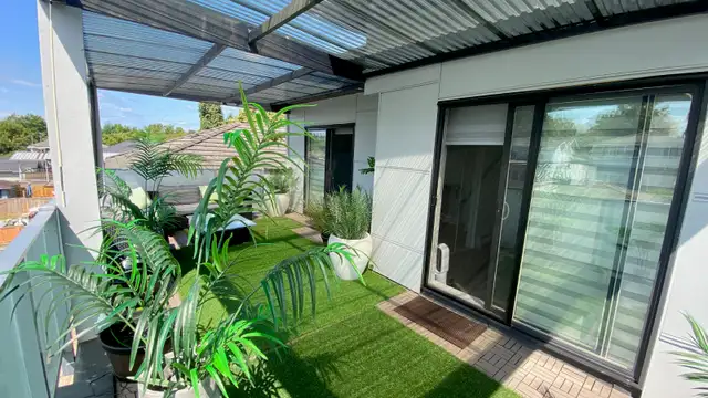 House 8 bdrm, 5 bath, 3 kitchens, 3,155 sqft built 2020 - Photo 10