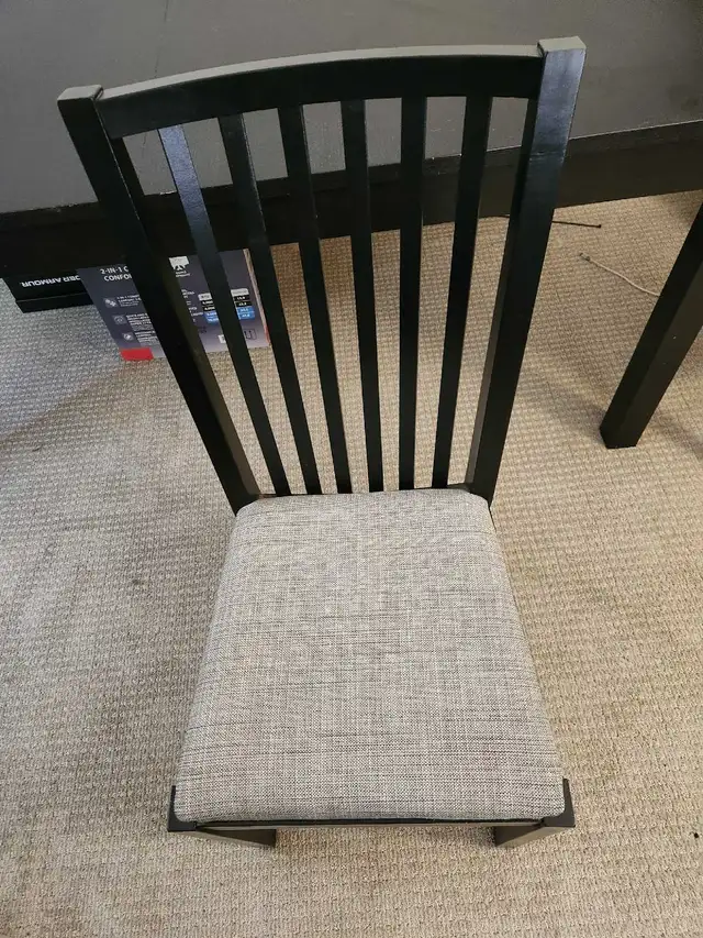 Dinning room Table incudes 6 chairs $400 - Photo 3