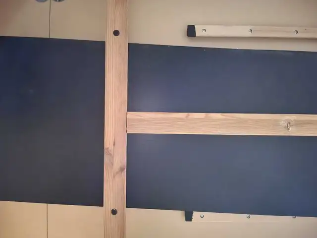 Dinning room Table incudes 6 chairs $400 - Photo 4