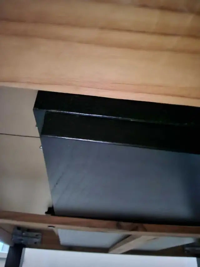 Dinning room Table incudes 6 chairs $400 - Photo 5