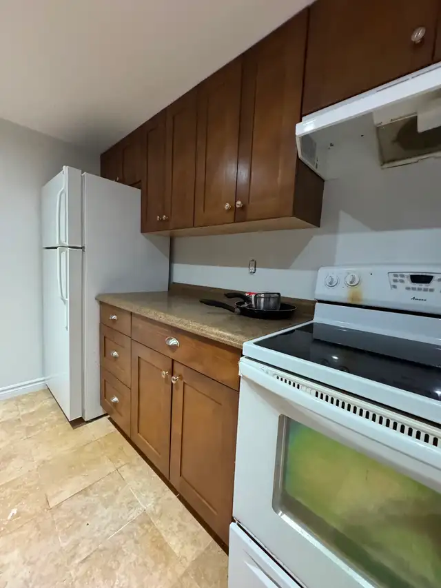 ATTN STUDENTS! DON’T MISS THIS RENTAL I Close to Everything ! - Photo 2