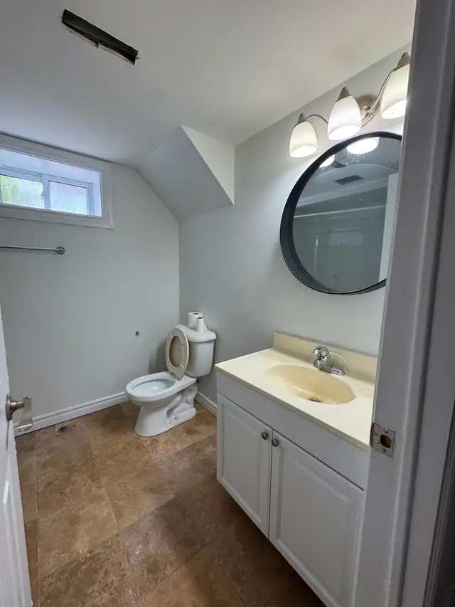 ATTN STUDENTS! DON’T MISS THIS RENTAL I Close to Everything ! - Photo 6
