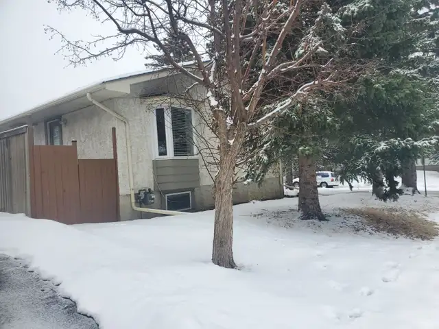 House for rent - Photo 2