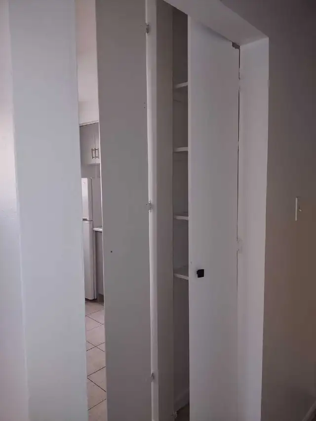 1 Bedroom Apartment available immediately - Photo 5