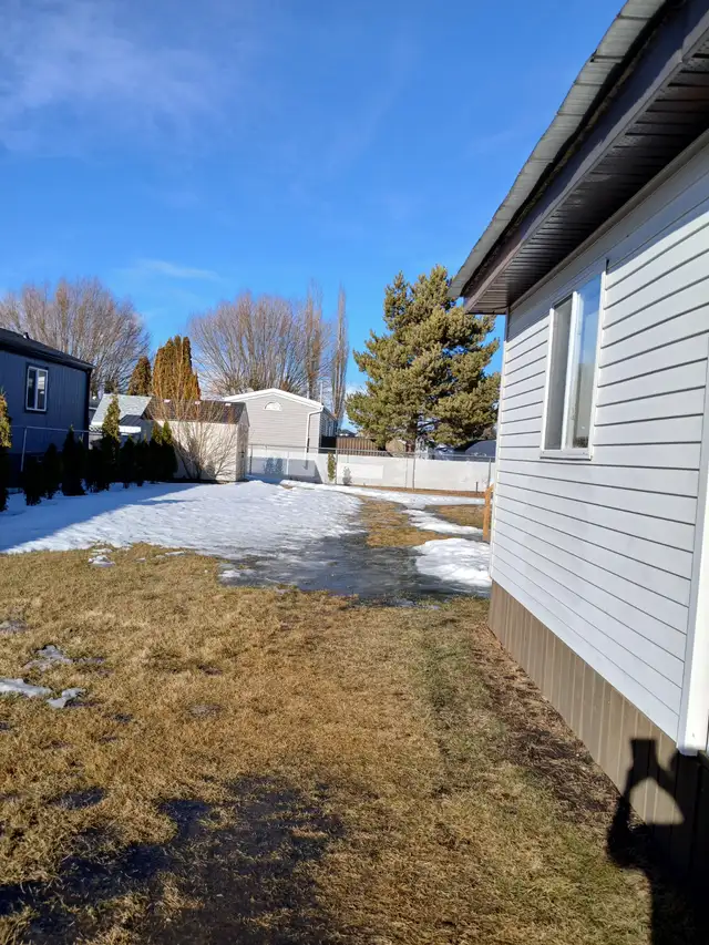 $139,900 Mobile Home in Calmar 2 BED 2 BATH - Photo 10