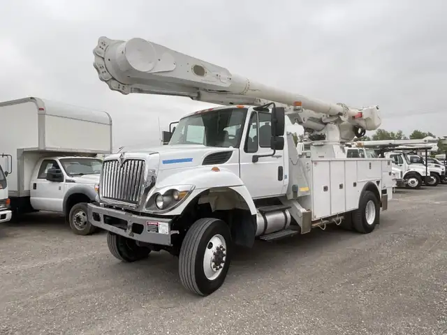2014 International 7300 Altec AM55 Bucket Truck - Photo 2