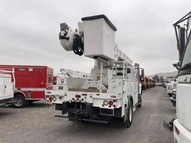 2014 International 7300 Altec AM55 Bucket Truck - Photo 3