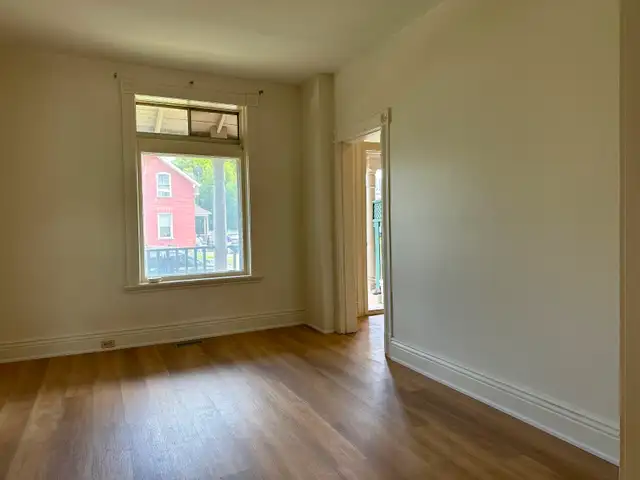 Spacious Townhouse For Rent I 3 Bdrm Close To Downtown - Photo 8