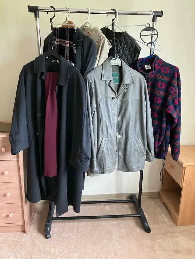 MEN’S MEDIUM CLOTHING