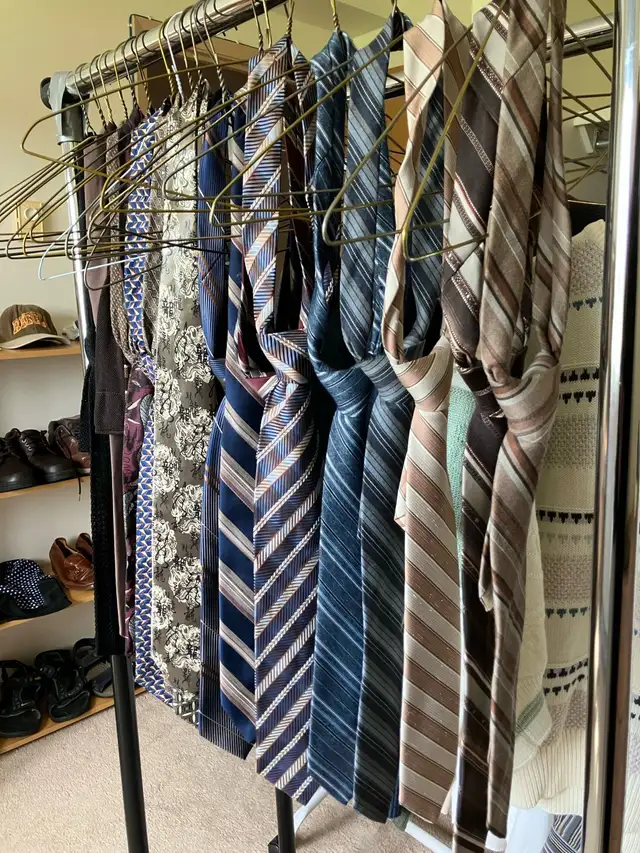 MEN’S MEDIUM CLOTHING - Photo 2