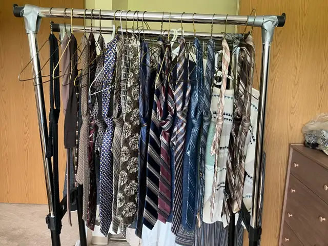 MEN’S MEDIUM CLOTHING - Photo 3