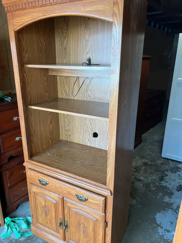 Free delivery used solid wood Palliser cabinet - Photo 4
