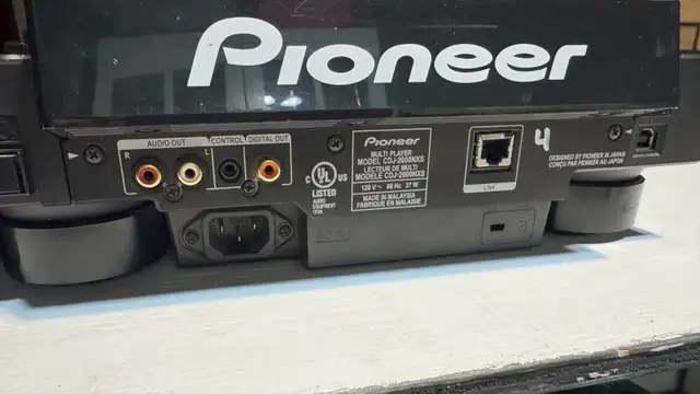 (2) Pioneer CDJ2000 nexus one decks - Photo 2